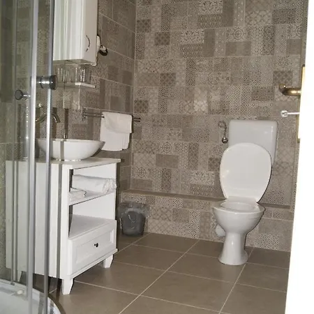 Panzio 2* Jula